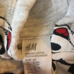 H&M Matching Sets - H&M Disney baby Mickey Mouse sweatsuit H&M Matching Sets - H&M Disney baby Mickey Mouse sweatsuit